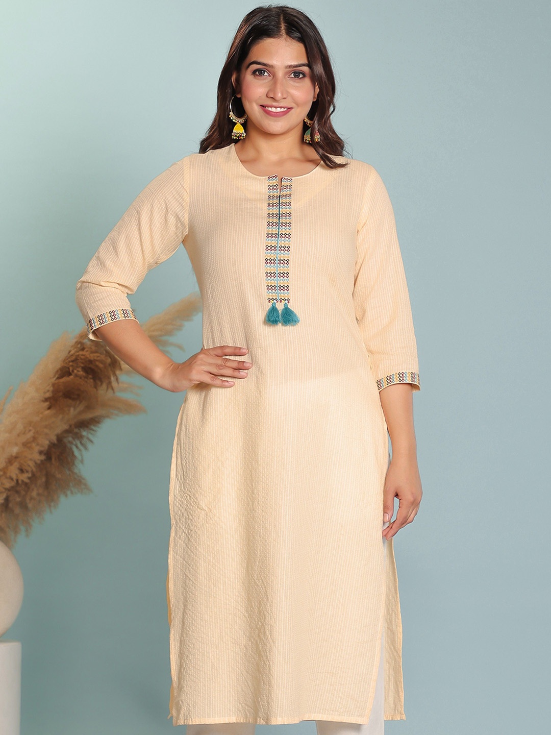 

Aramya Women Thread Work Kurta, Beige