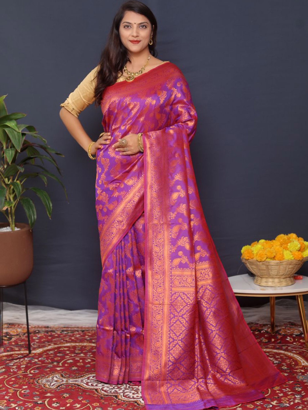 

amirat Woven Design Zari Pure Silk Banarasi Saree, Purple