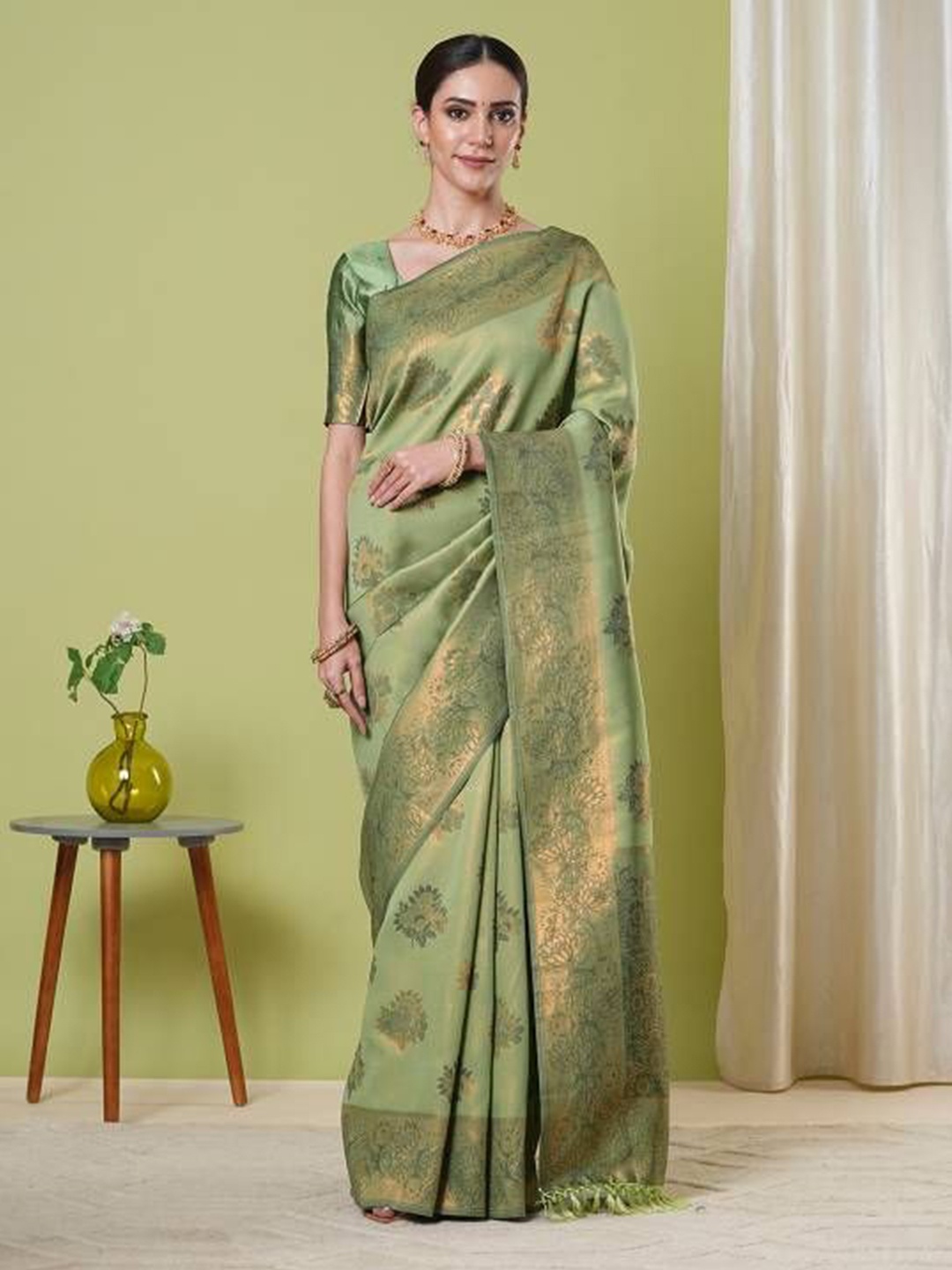 

HI FI NX Woven Design Zari Silk Blend Banarasi Saree, Green