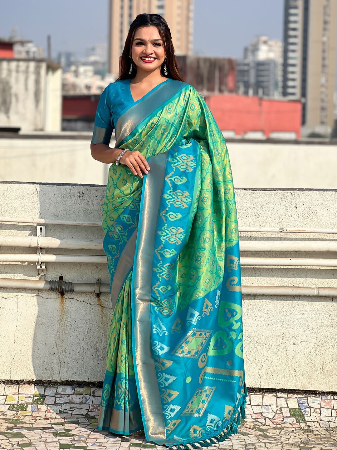 

LeeliPeeri Designer Ethnic Motifs Zari Patola Saree, Green