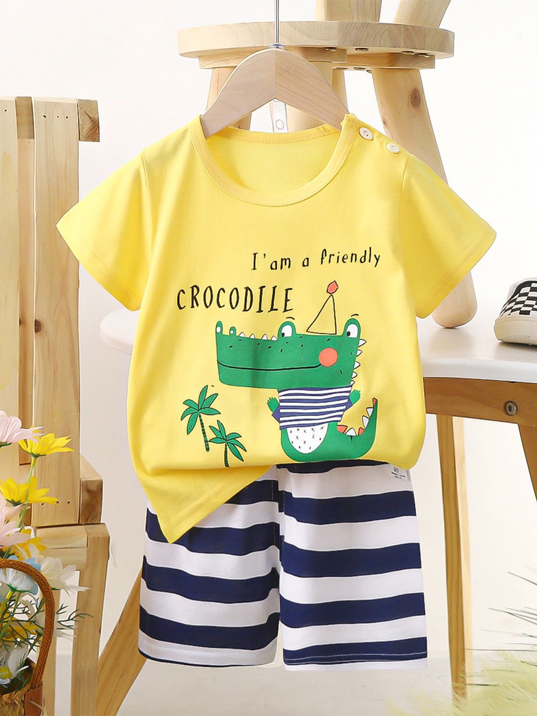 

Bold N Elegant Unisex Kids Graphic Printed Pure Cotton T-shirt With Shorts, Yellow