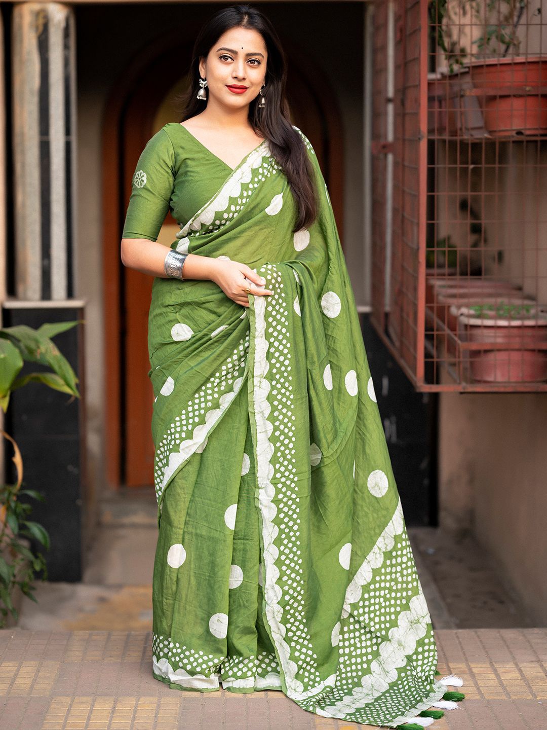 

Panzora Polka Dot Printed Chanderi Saree, Green