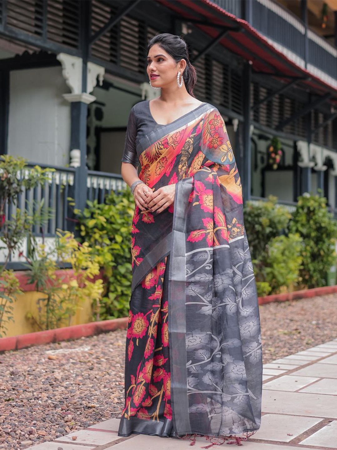 

ALMAARI FASHION Floral Zari Pure Linen Banarasi Saree, Red