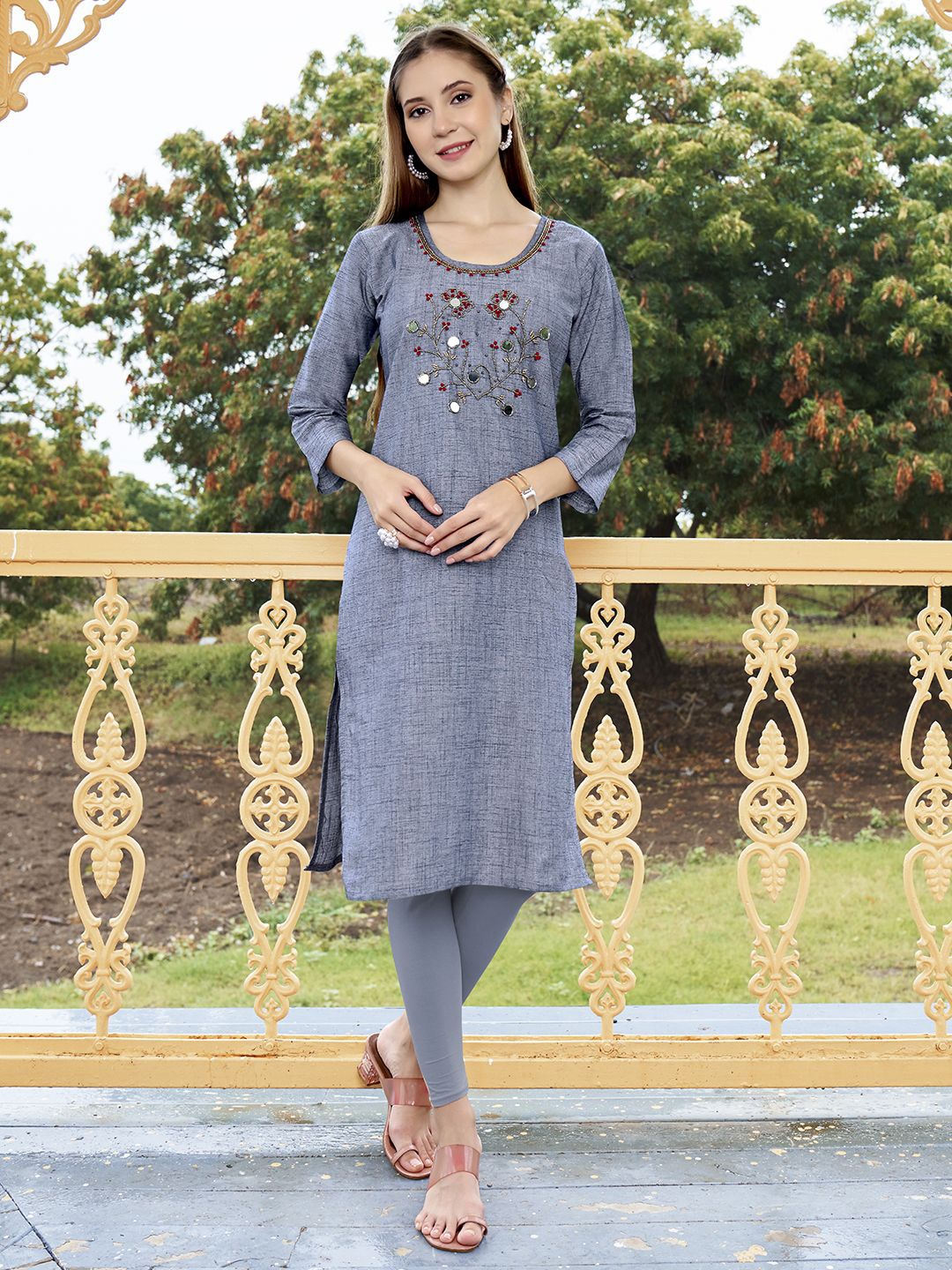 

Anouk Rustic Floral Beads And Stones Round Neck Straight Kurta, Grey