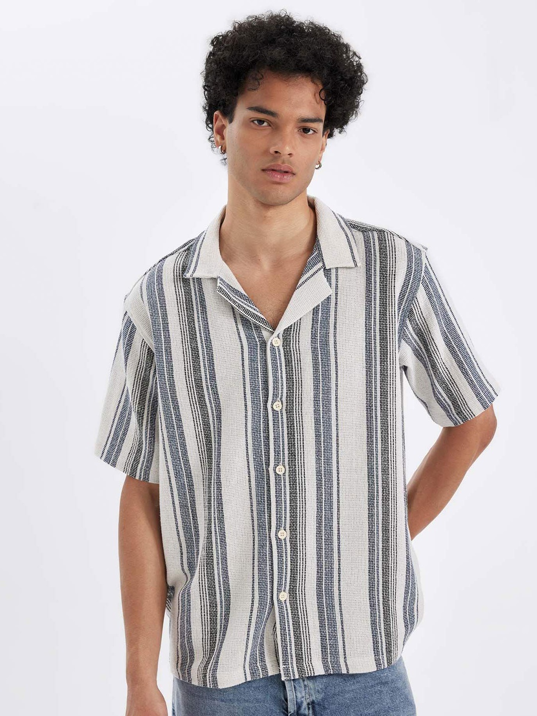 

DeFacto Men Cuban Collar Vertical Striped Cotton Casual Shirt, White