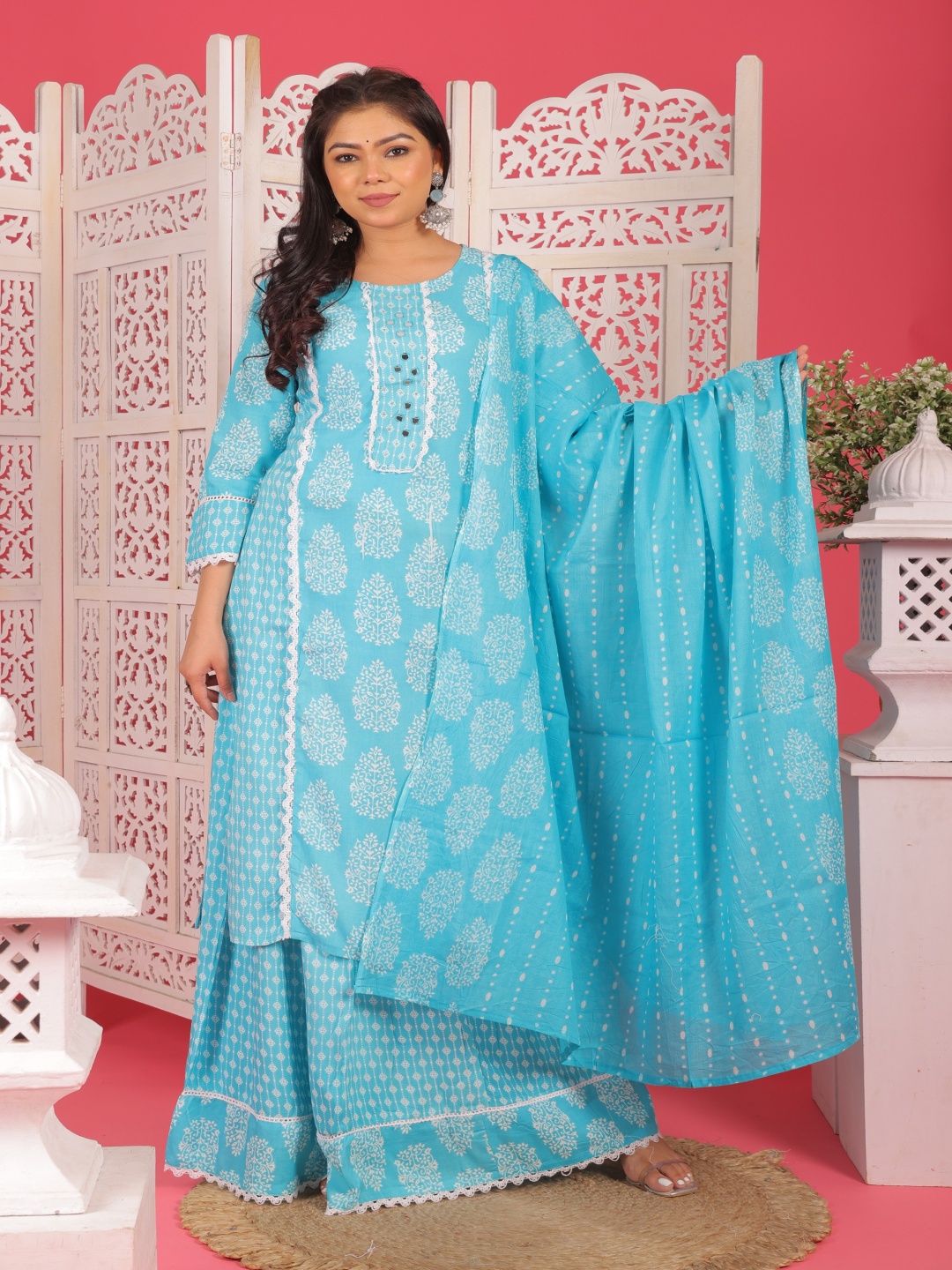 

GEKHA Floral Printed Mirror Work Straight Kurta With Skirt And Dupatta, Blue