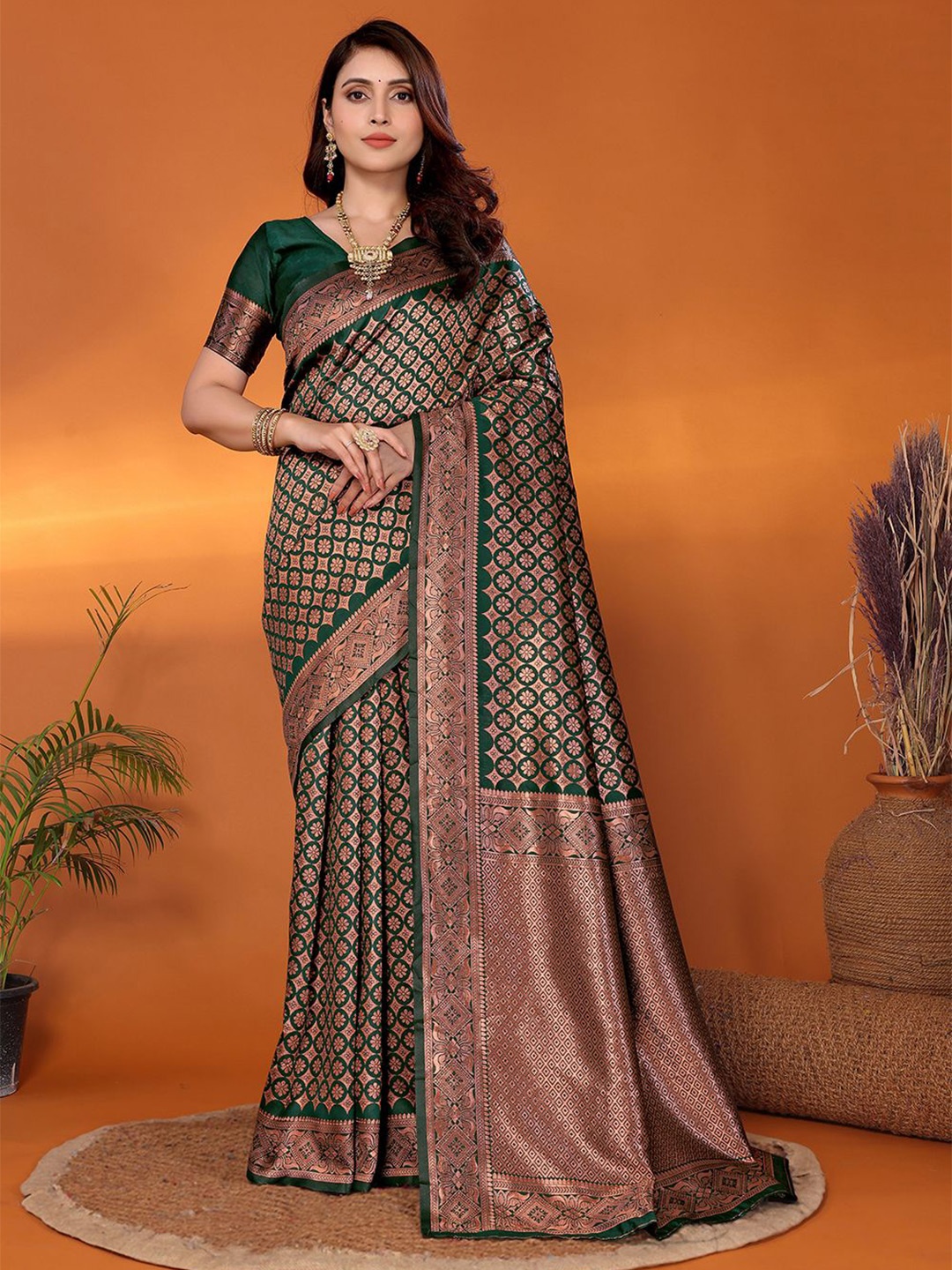 

FABMORA Woven Design Zari Silk Blend Kanjeevaram Saree, Green