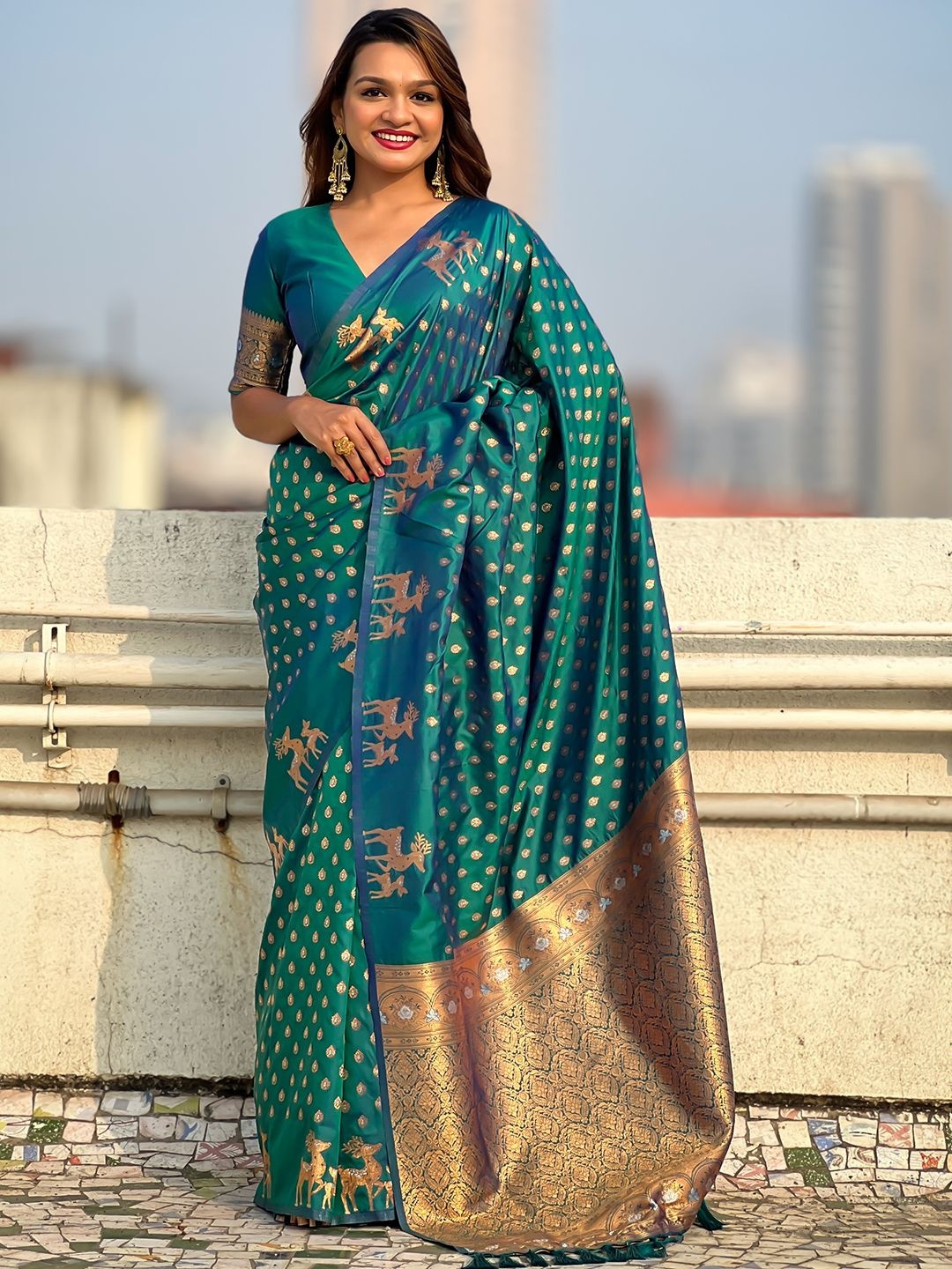 

LeeliPeeri Designer Woven Design Silk Blend Saree, Teal