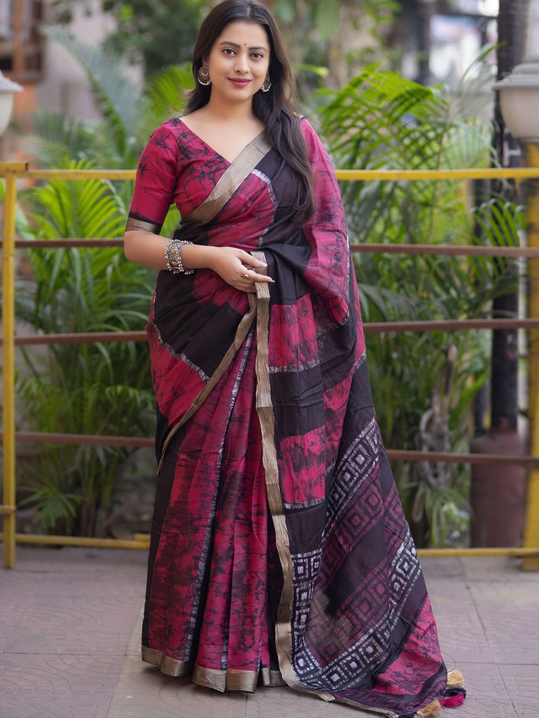 

LeeliPeeri Designer Tie and Dye Printed Zari Saree, Pink