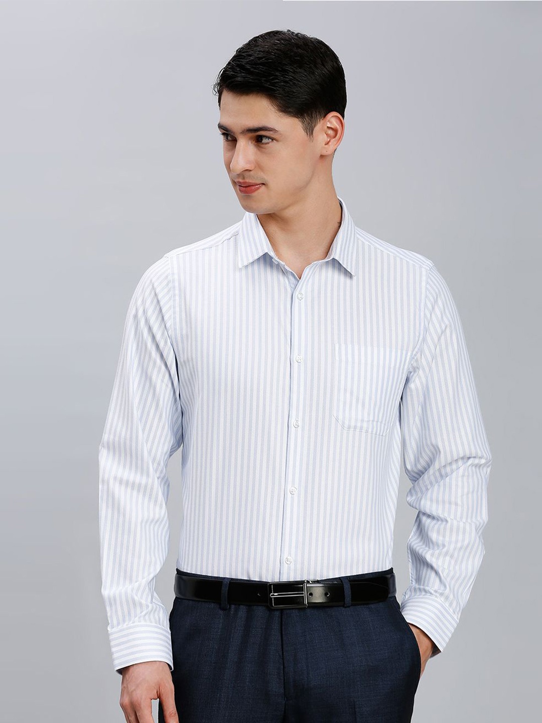 

Reid & Taylor Men India Slim Fit Spread Collar Vertical Striped Cotton Formal Shirt, White