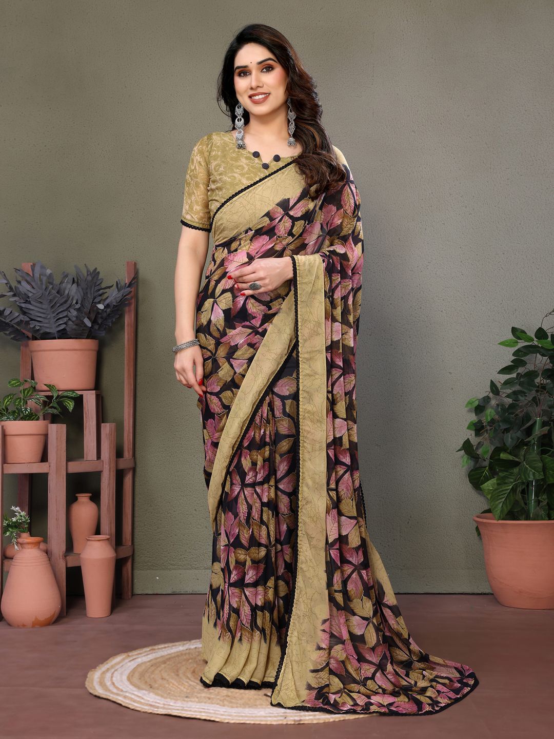 

DIVASTRI Floral Embroidered Pure Georgette Block Print Saree, Pink