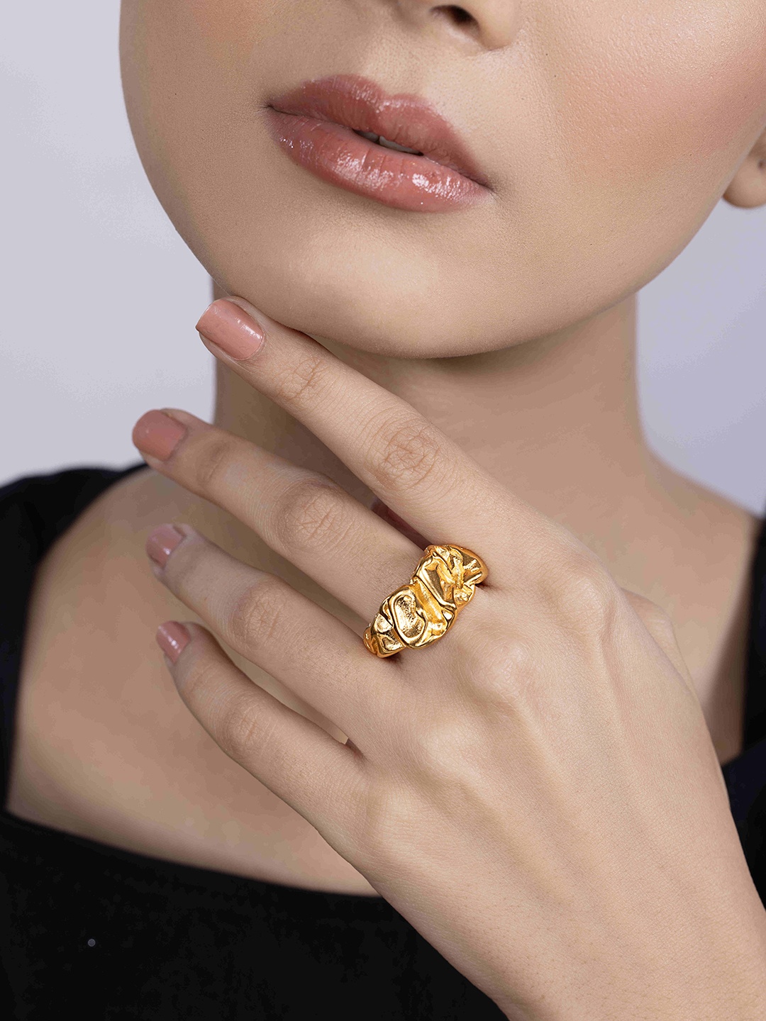 

KAORI BY SHREYA AGARWAL Gold Plated Lava Textured Finger Ring
