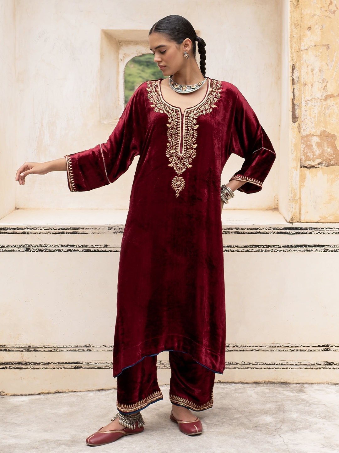 

KARAJ JAIPUR Ethnic Motifs Yoke Design Zardozi Velvet Straight Kurta With Trousers, Maroon