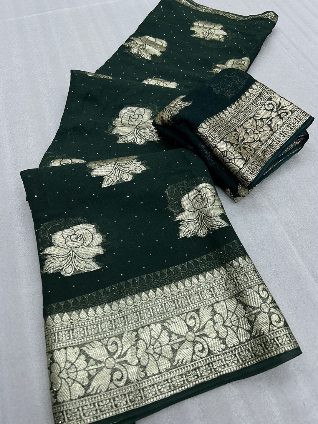 

PAYAL CREATION Woven Design Zari Pure Georgette Maheshwari Saree, Green