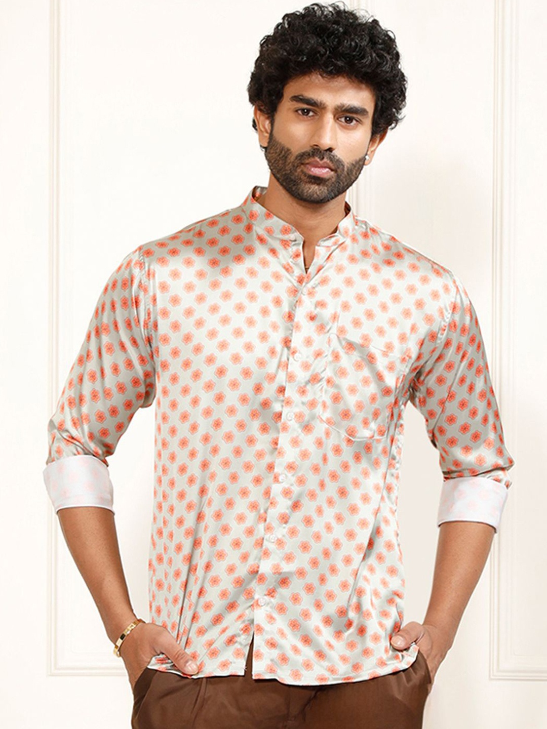 

VASTRAMAY Men Premium Mandarin Collar Floral Printed Casual Shirt, Off white