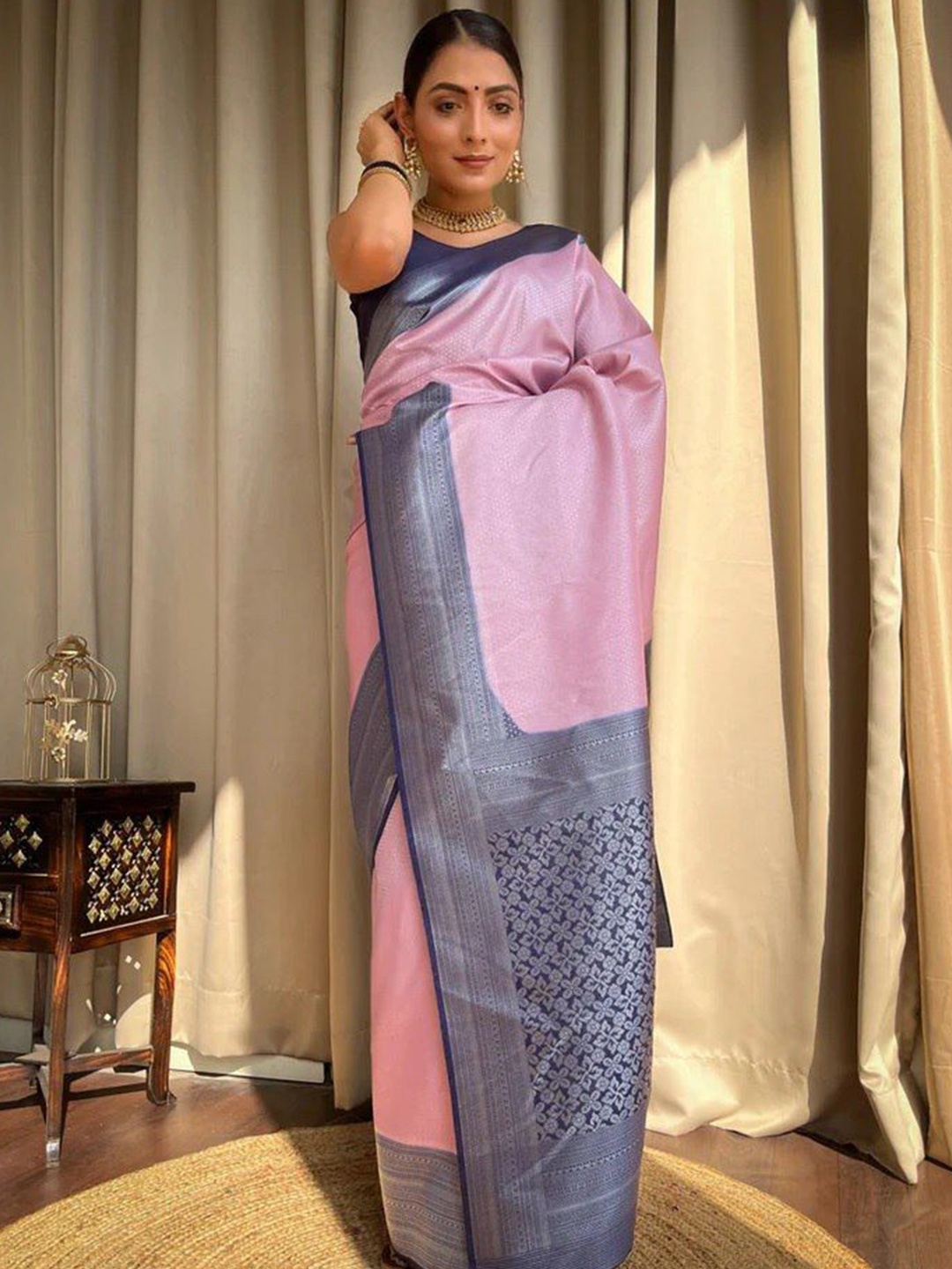 

Kriyansh Ethnic Motifs Zari Kanjeevaram Saree, Pink