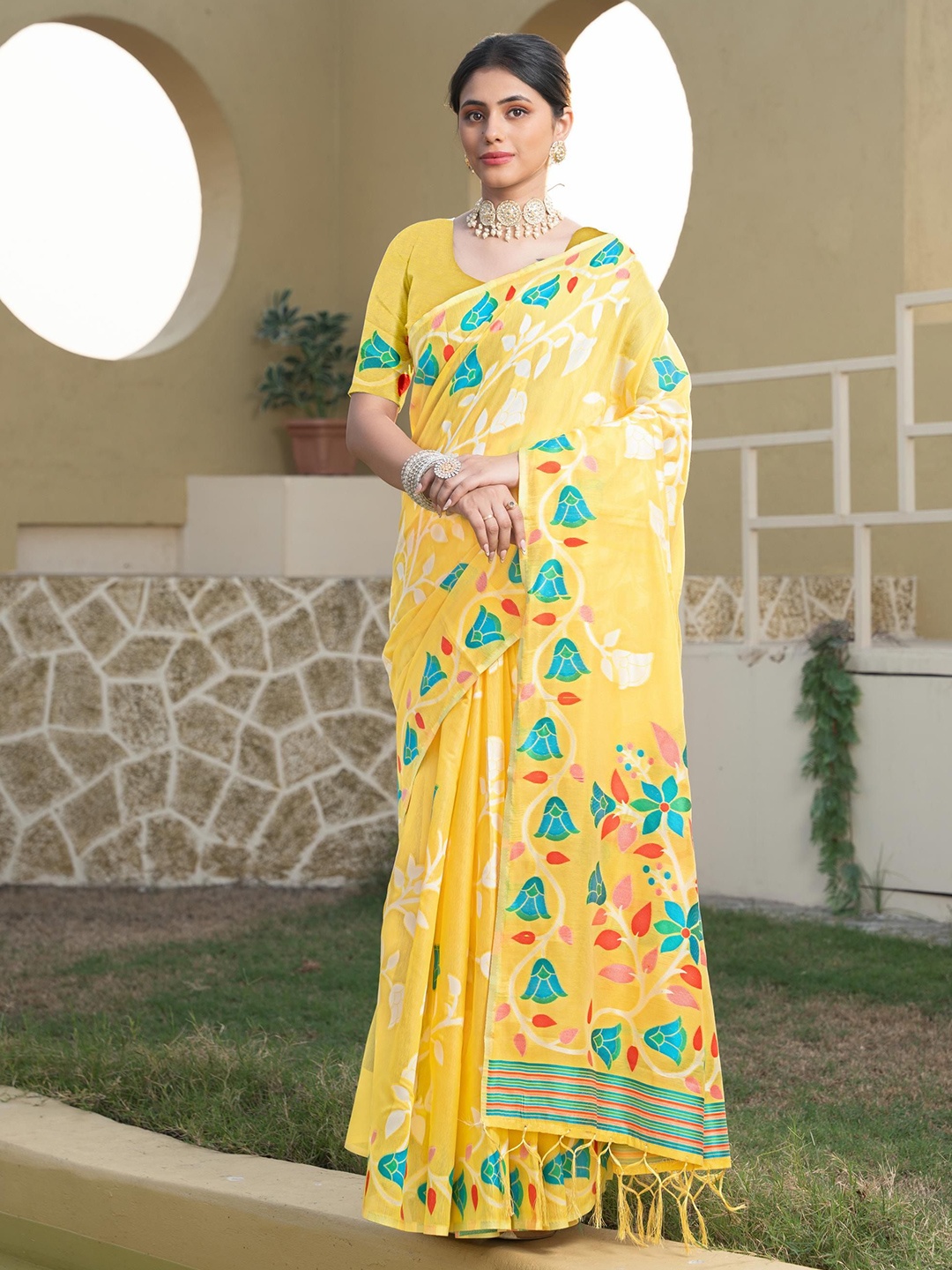 

GAJARAI Floral Pure Cotton Jamdani Saree, Yellow