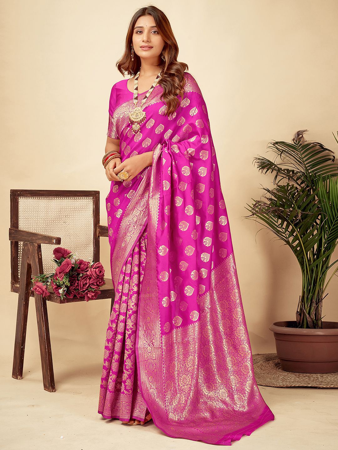 

KALINI Women Floral Zari Banarasi Saree, Pink