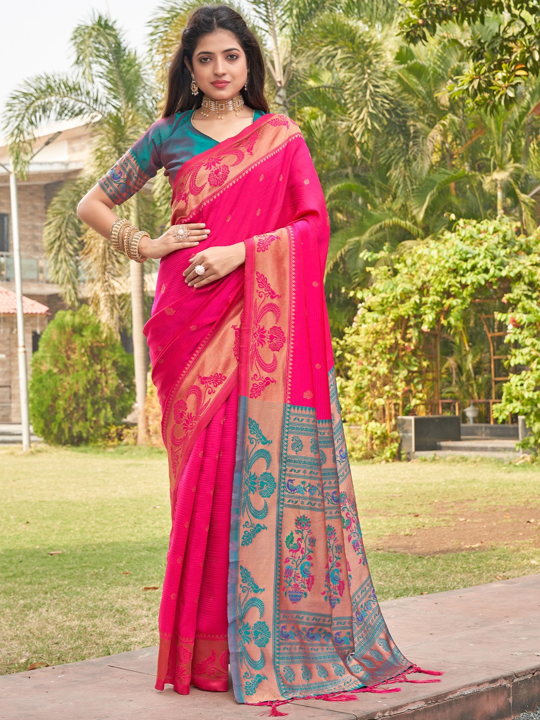 

VIRICA Woven Design Zari Silk Blend Banarasi Saree, Pink