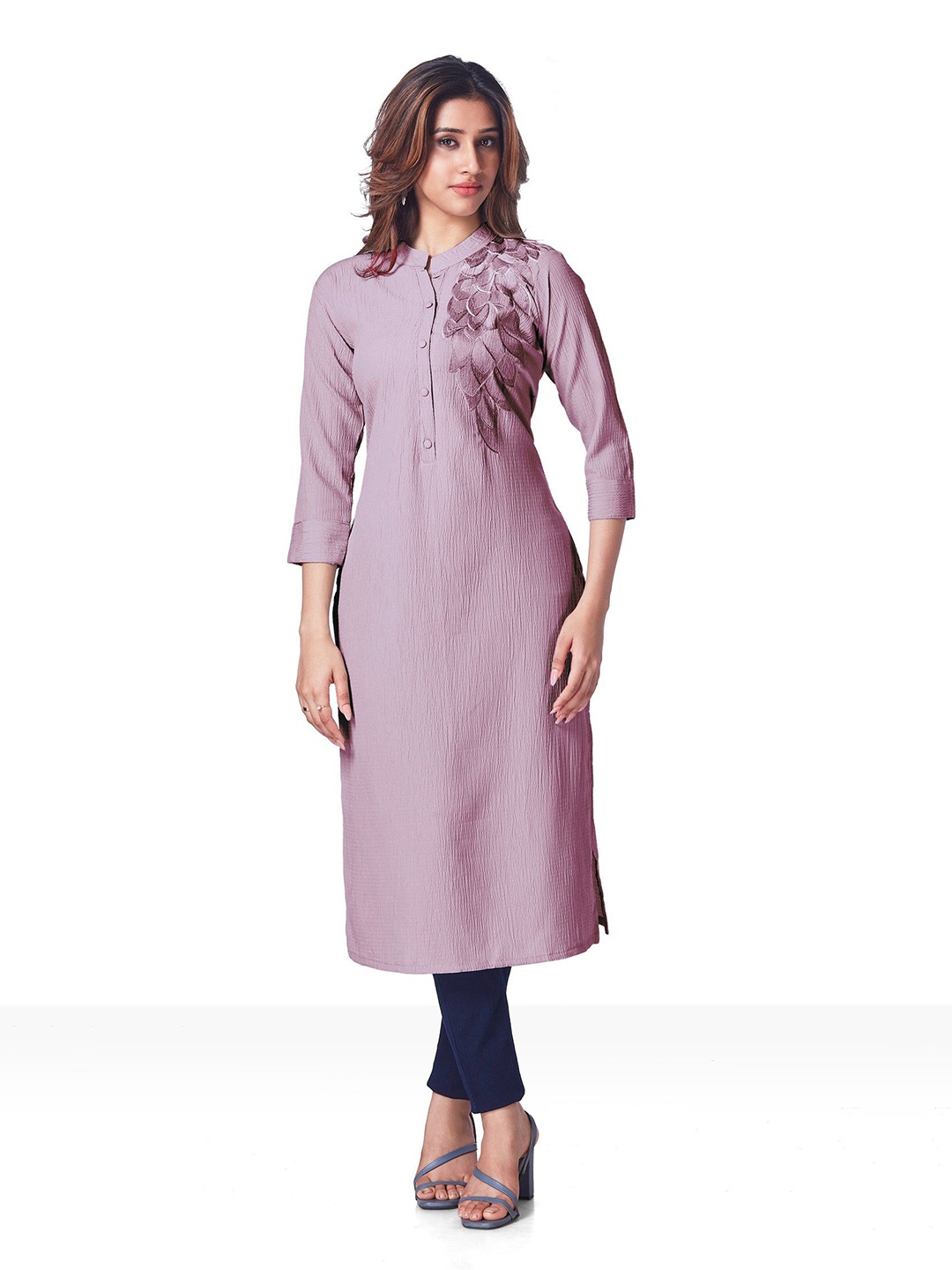 

FREYAA Floral Embroidered Thread Work Kurta, Purple