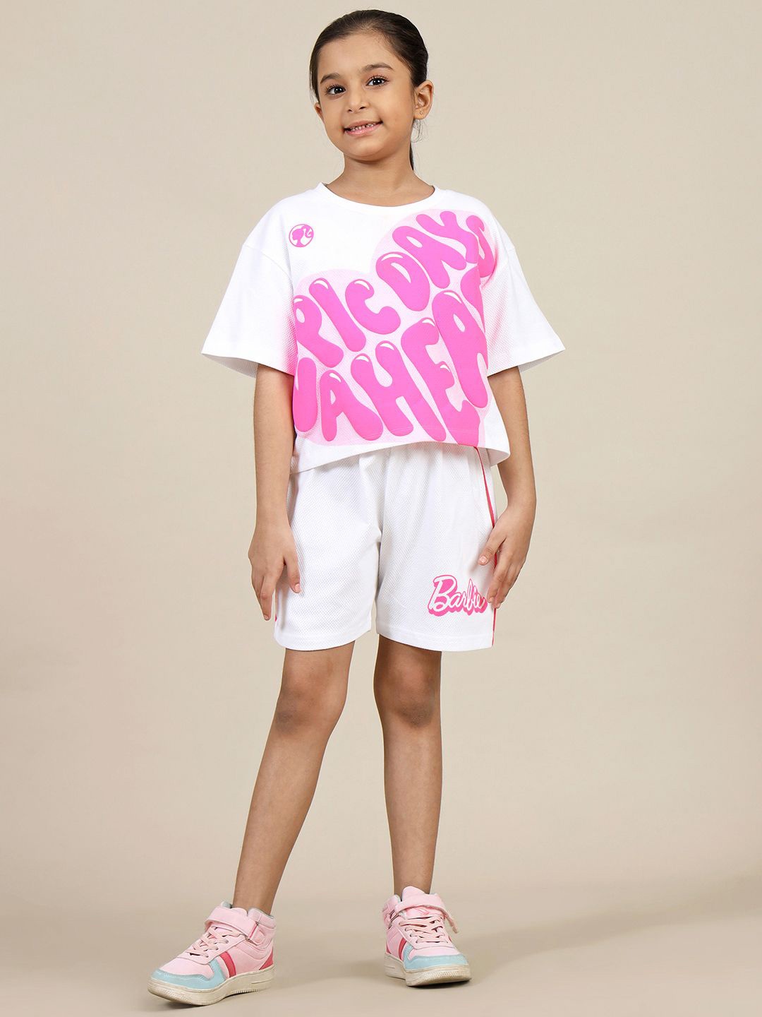 

Kids Ville Girls Printed Round Neck Pure Cotton T-Shirt & Shorts, White