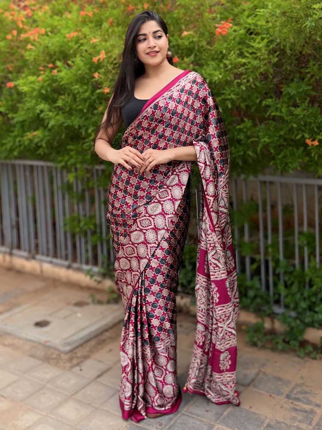 

Saree mall Crepe Block Printed Sarees, Magenta