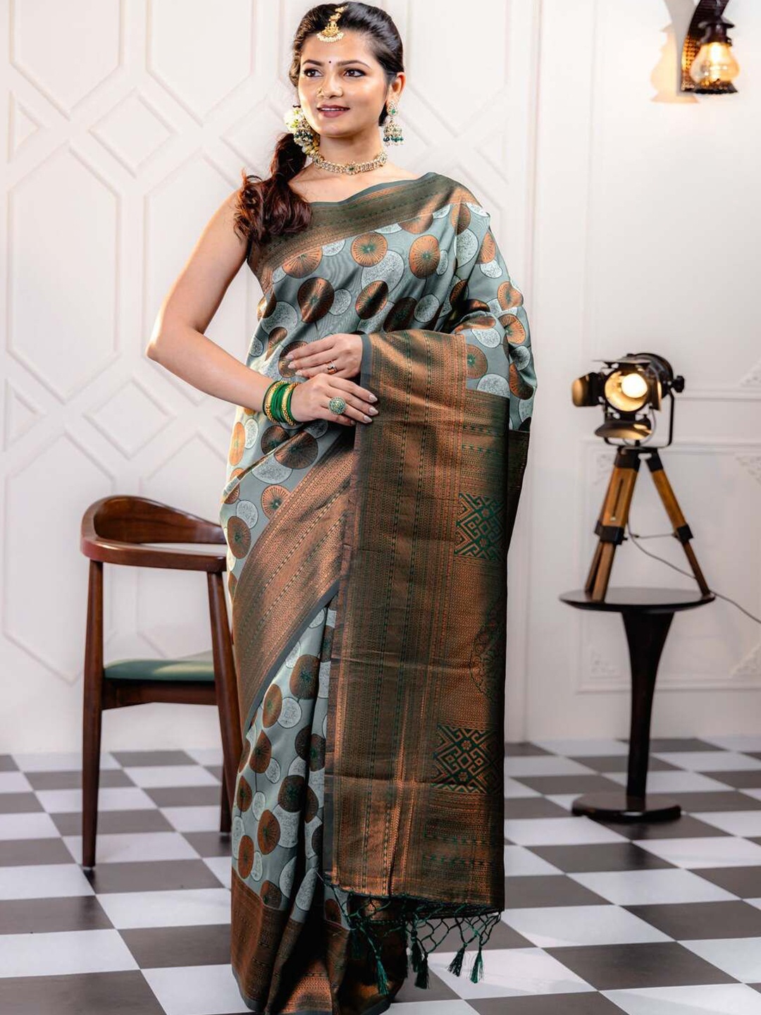 

SHIJILA Ethnic Motifs Zari Banarasi Saree, Green