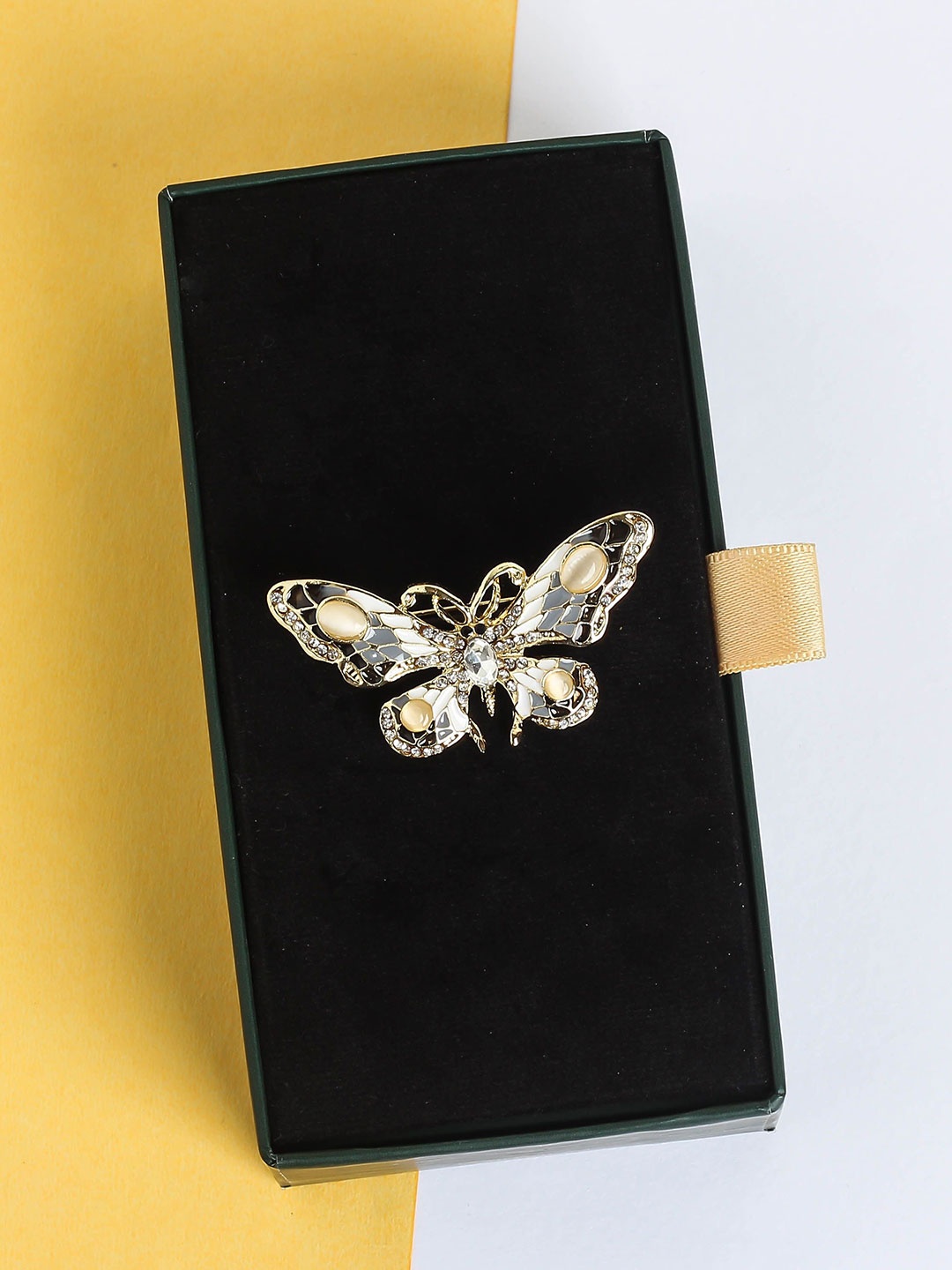 

Tossido Men Stone-Studded Butterfly Brooch, White