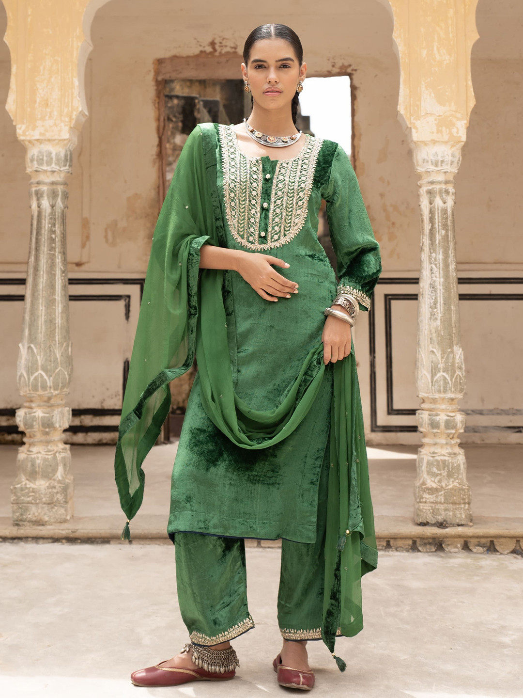 

KARAJ JAIPUR Ethnic Motifs Yoke Design Zardozi Velvet Kurta With Trousers & Dupatta, Green