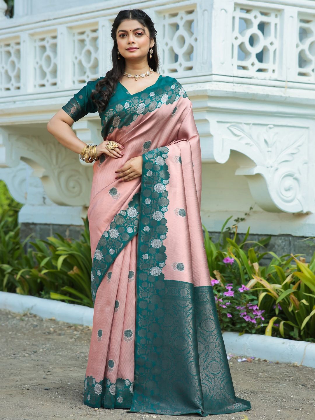 

SHIJILA Floral Zari Silk Blend Banarasi Saree, Pink