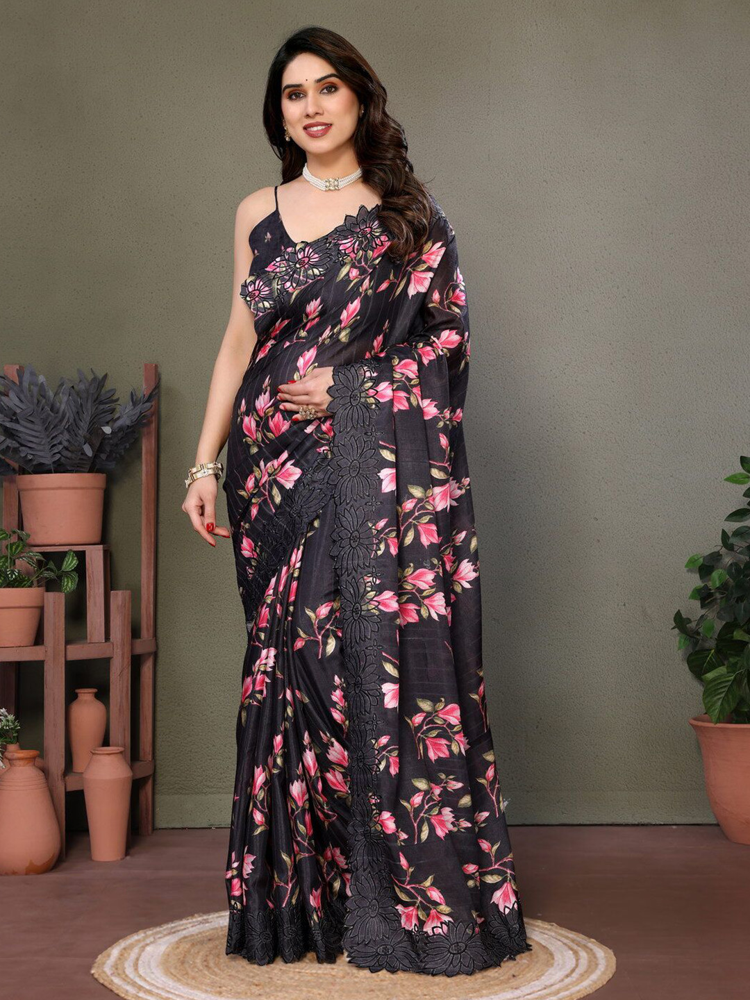 

Hema silk mills Floral Embroidered Silk Blend Saree, Black