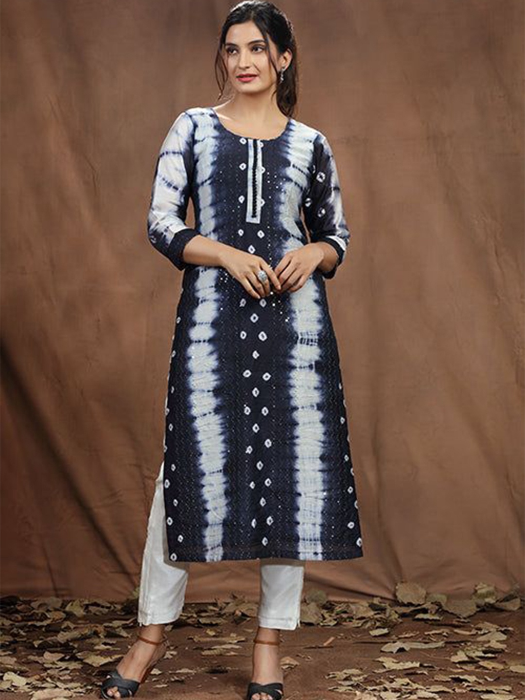 

FREYAA Bandhani Printed Round Neck Pure Silk Straight Kurta, Navy blue