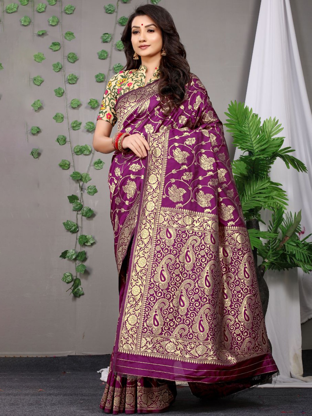 

Royal Rajgharana Saree Woven Design Zari Pure Silk Banarasi Sarees, Purple