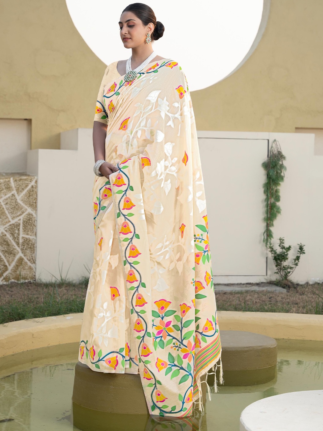 

GAJARAI Woven Design Pure Cotton Jamdani Saree, Off white