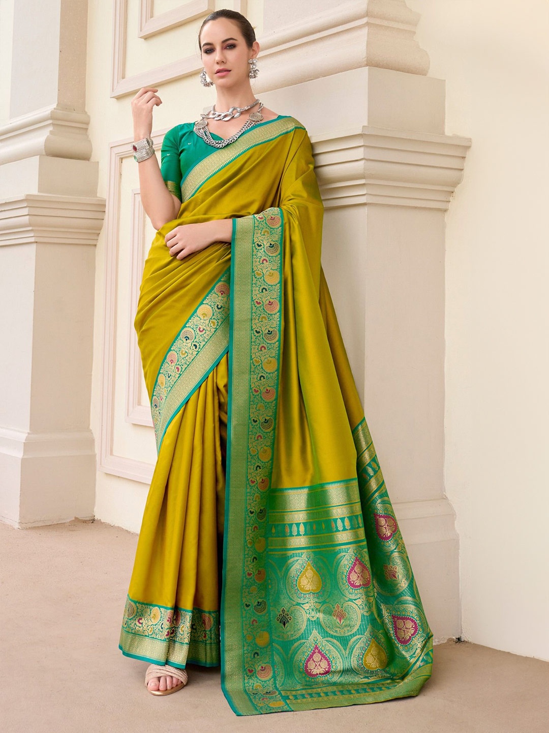 

MySilkLove Woven Design Silk Blend Banarasi Saree, Green