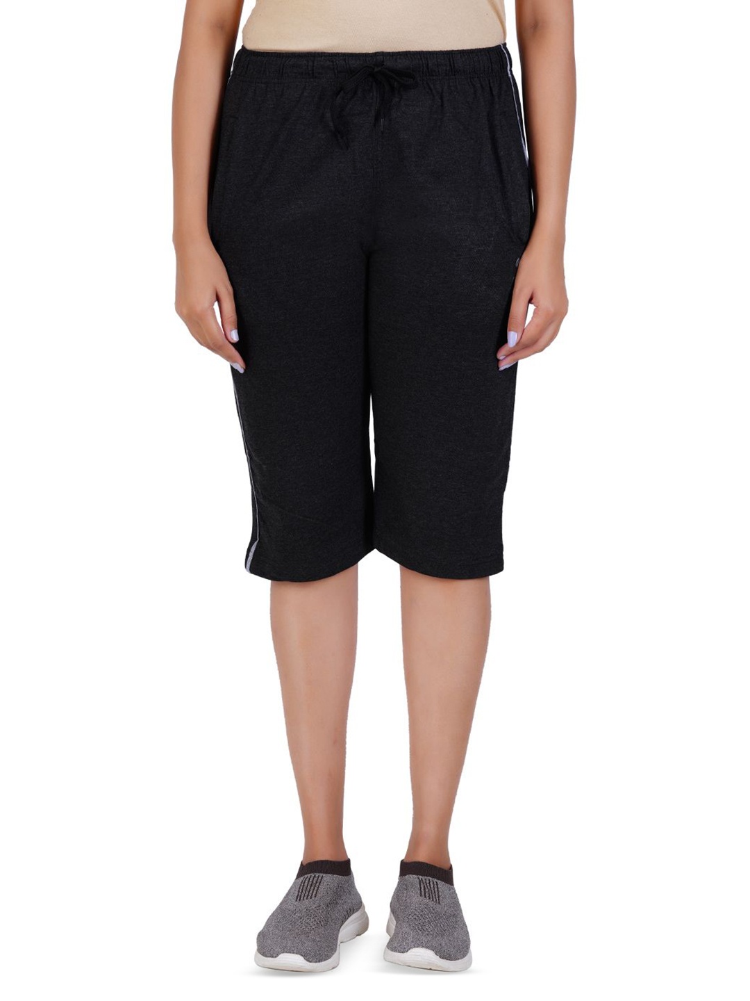 

FEEL TRACK Women Capris, Charcoal