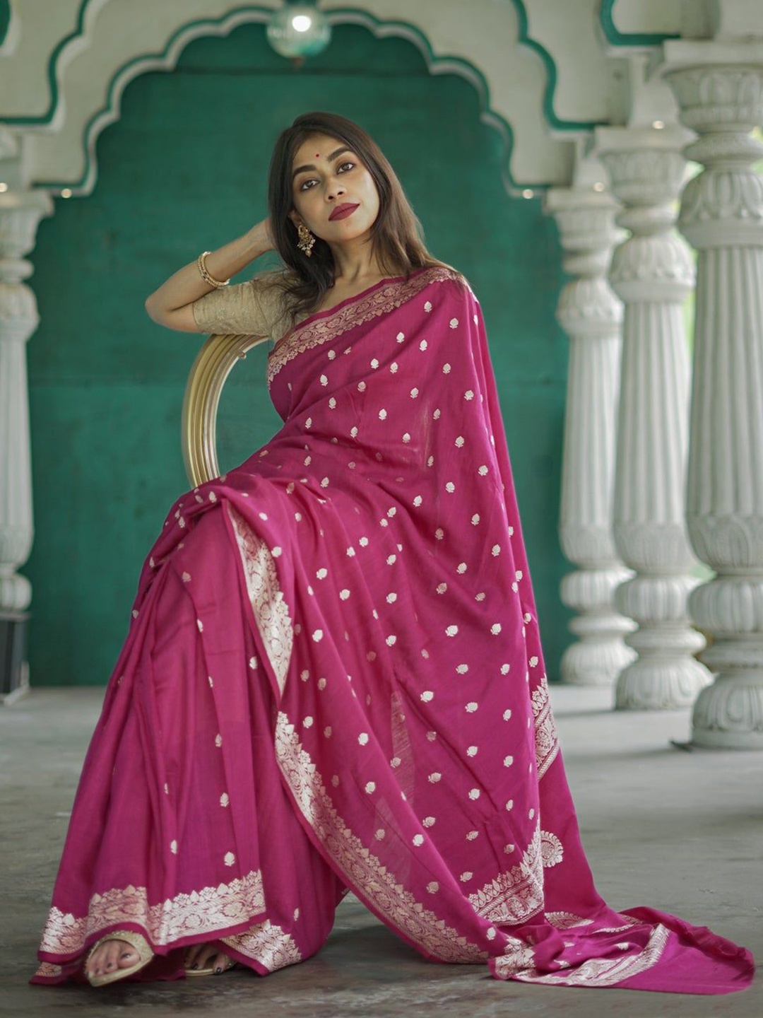 

zinzraa Woven Design Zari Pure Silk Saree, Pink