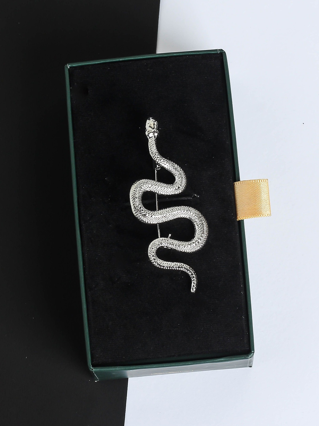 

Tossido Men Textured Snake Brooch, Silver
