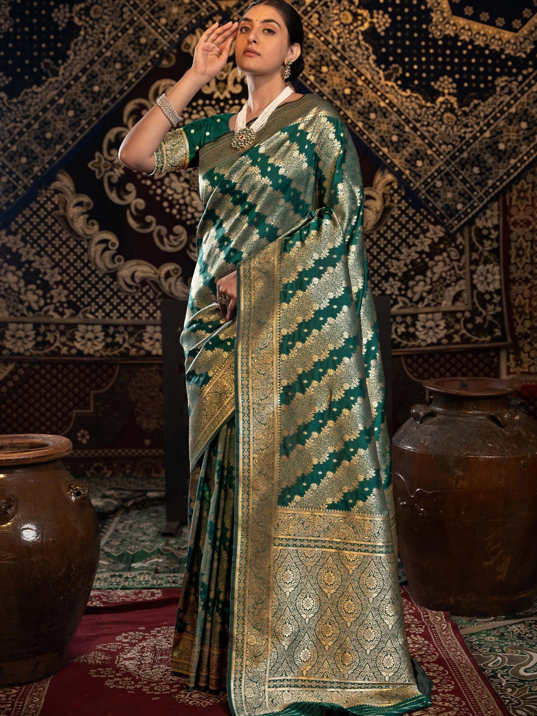 

GAJARAI Leheriya Zari Silk Blend Banarasi Saree, Green