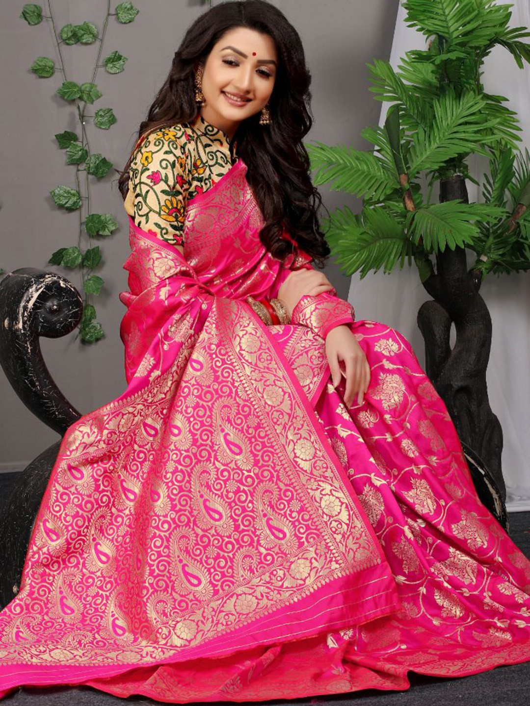 

Royal Rajgharana Saree Floral Zari Pure Silk Banarasi Sarees, Pink