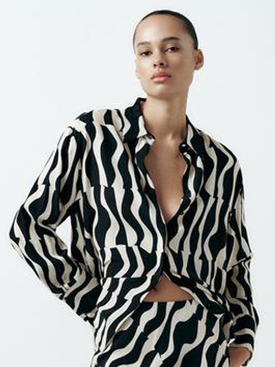 

LULU & SKY Animal Print Kimono Sleeve Longline Top, Black