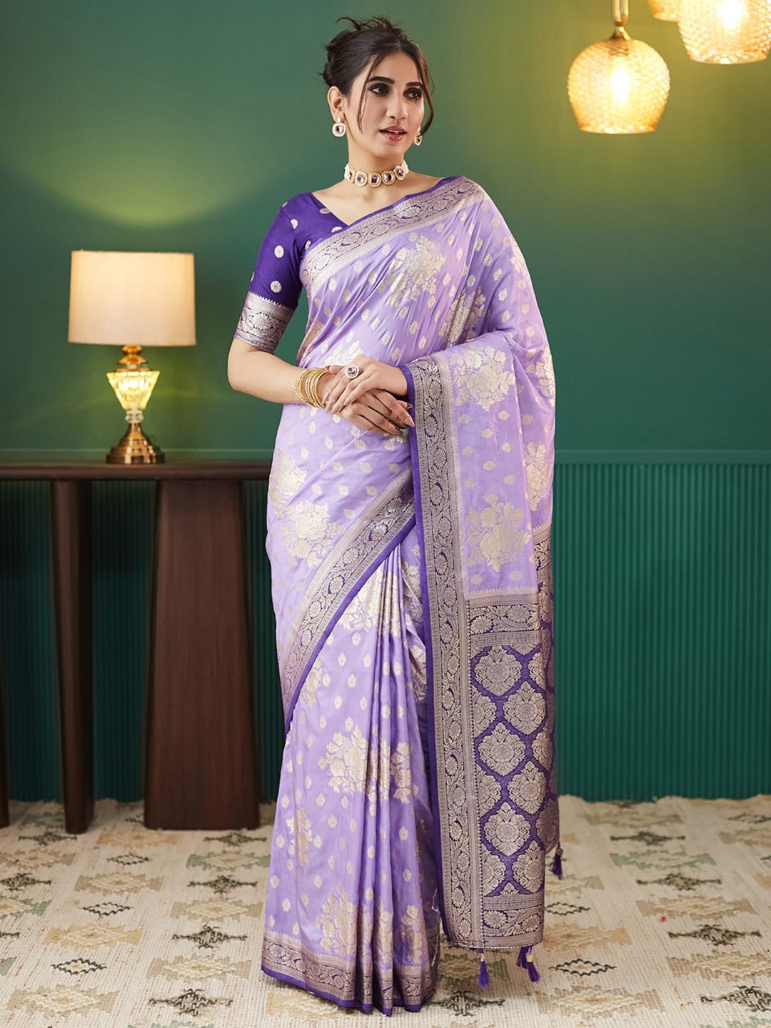 

Satrani Woven Design Zari Pure Silk Banarasi Saree, Lavender