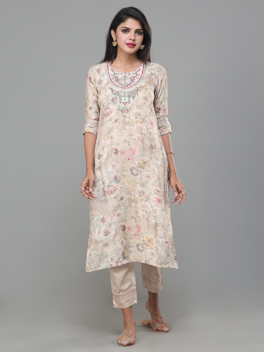 

Vismay Women Floral Printed Straight Kurta, Beige