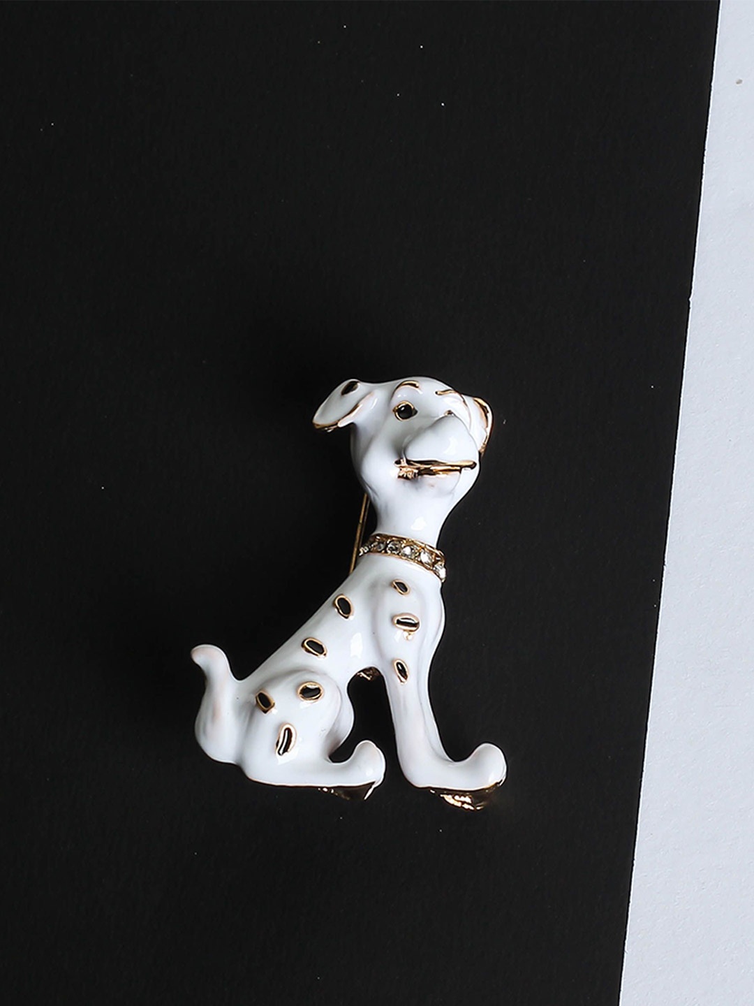 

Tossido Men Stone-Studded Dalmatian Brooch, White