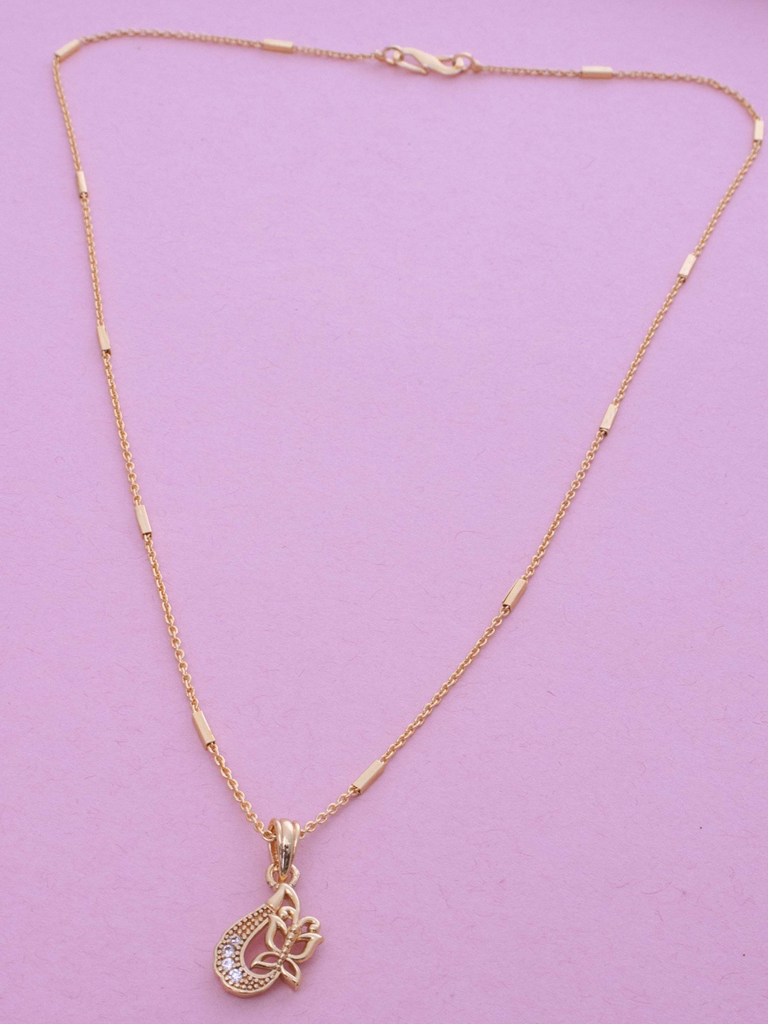 

Ramdev Art Fashion Jwellery Gold-Plated Stone Studded Pendant with Chain