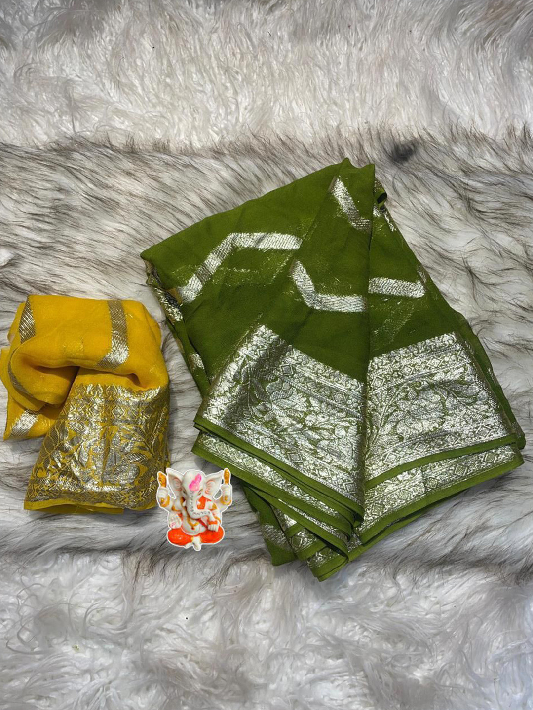 

PAYAL CREATION Woven Design Zari Pure Georgette Banarasi Saree, Green