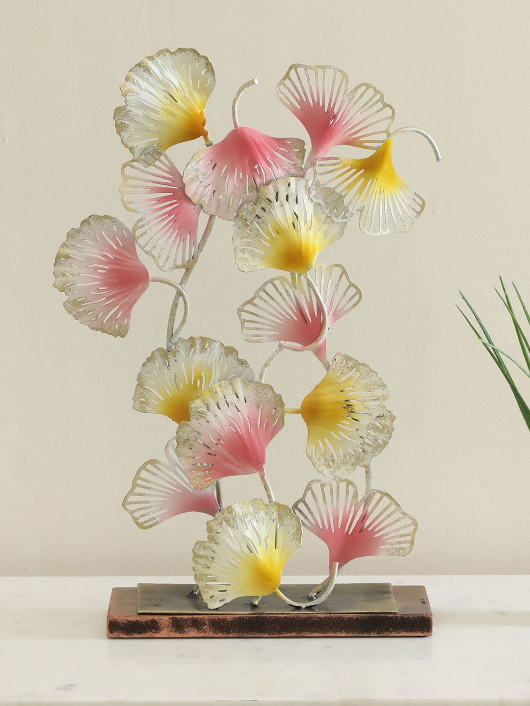 

vedas Mystical Indian White & Pink Printed F-Tej Bunch Ginko Showpiece