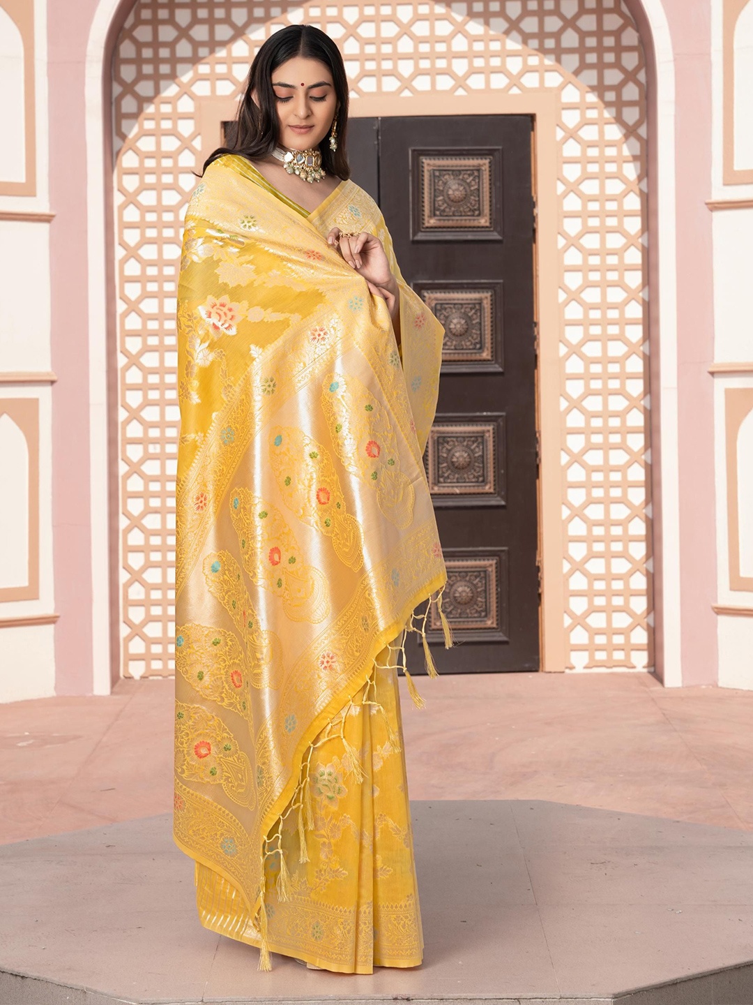 

GAJARAI Floral Zari Silk Cotton Banarasi Saree, Yellow