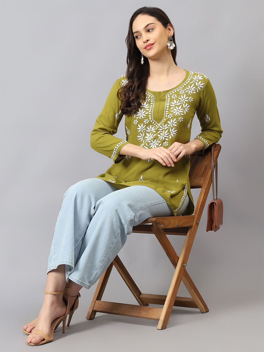 

NAZAQAT ETHNIC INDIA Ethnic Motifs Embroidered Chikankari Kurti, Olive