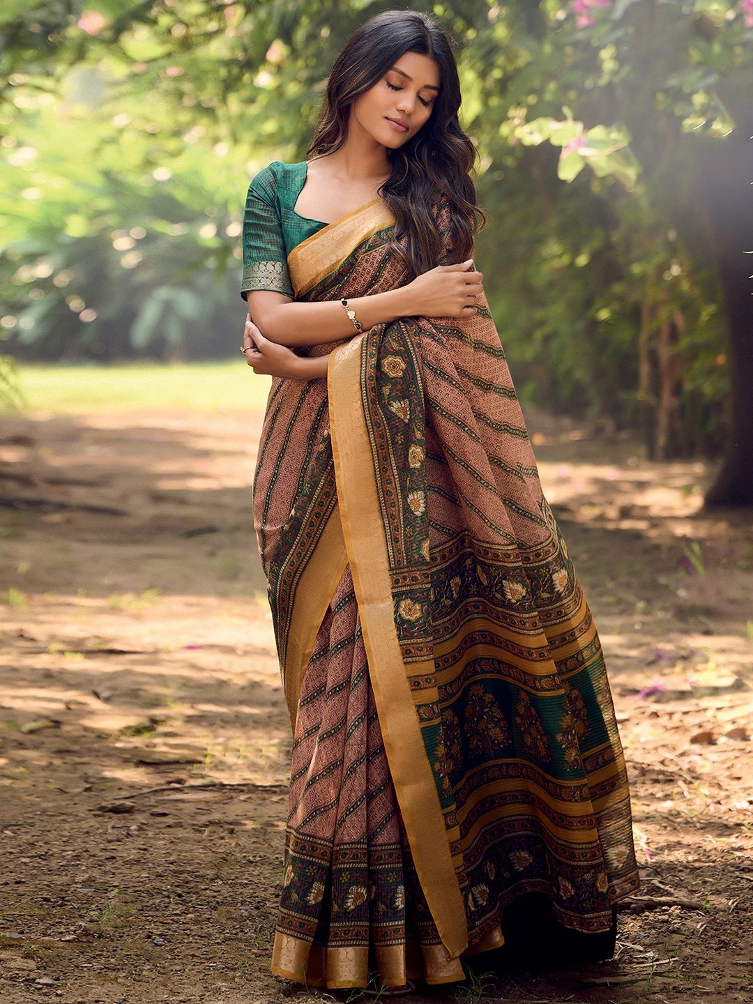 

SatraniWomen Striped Embroidered Saree, Peach
